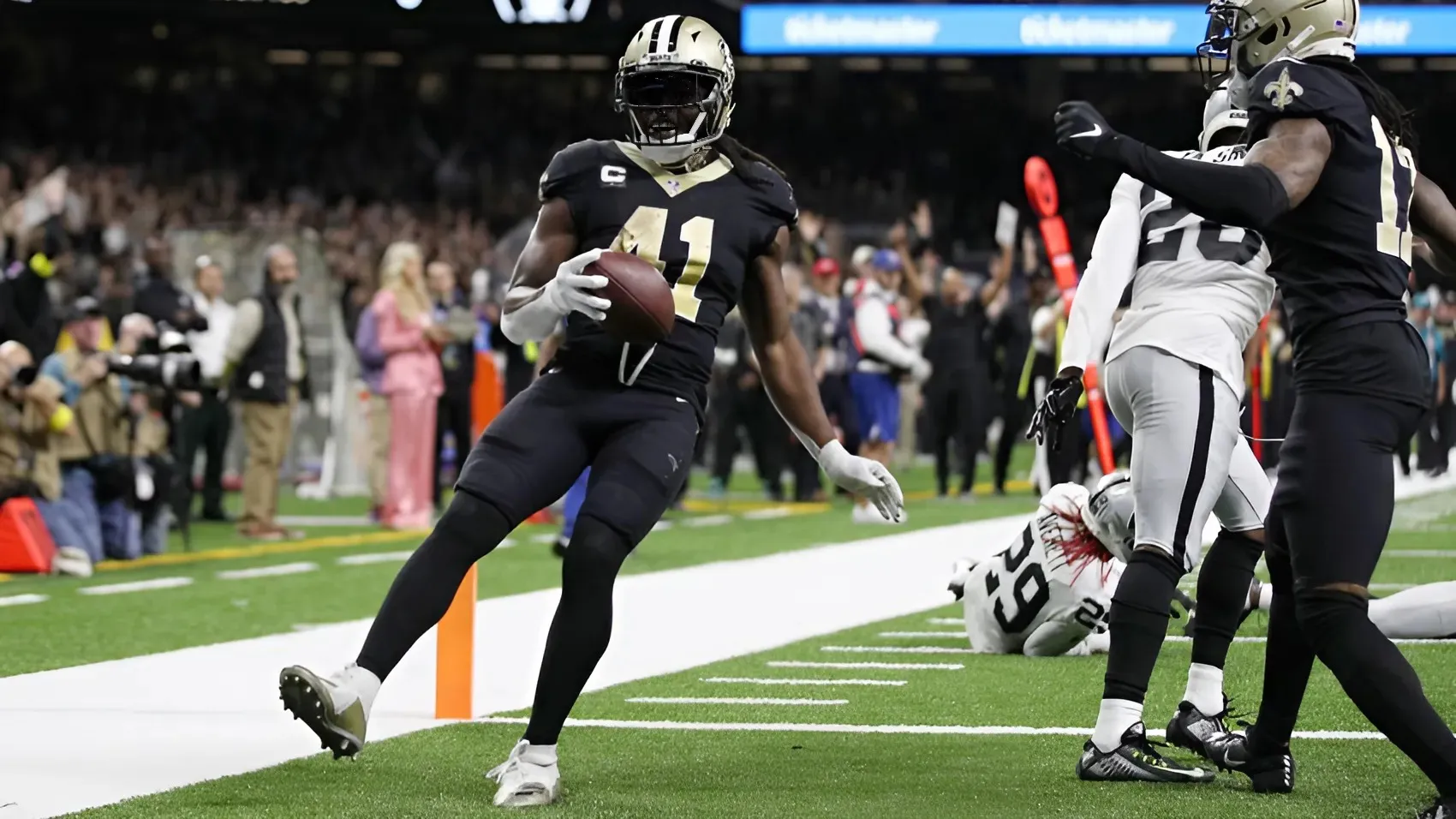 Alvin Kamara’s rank among all players in scrimmage yards shows Saints should pay him