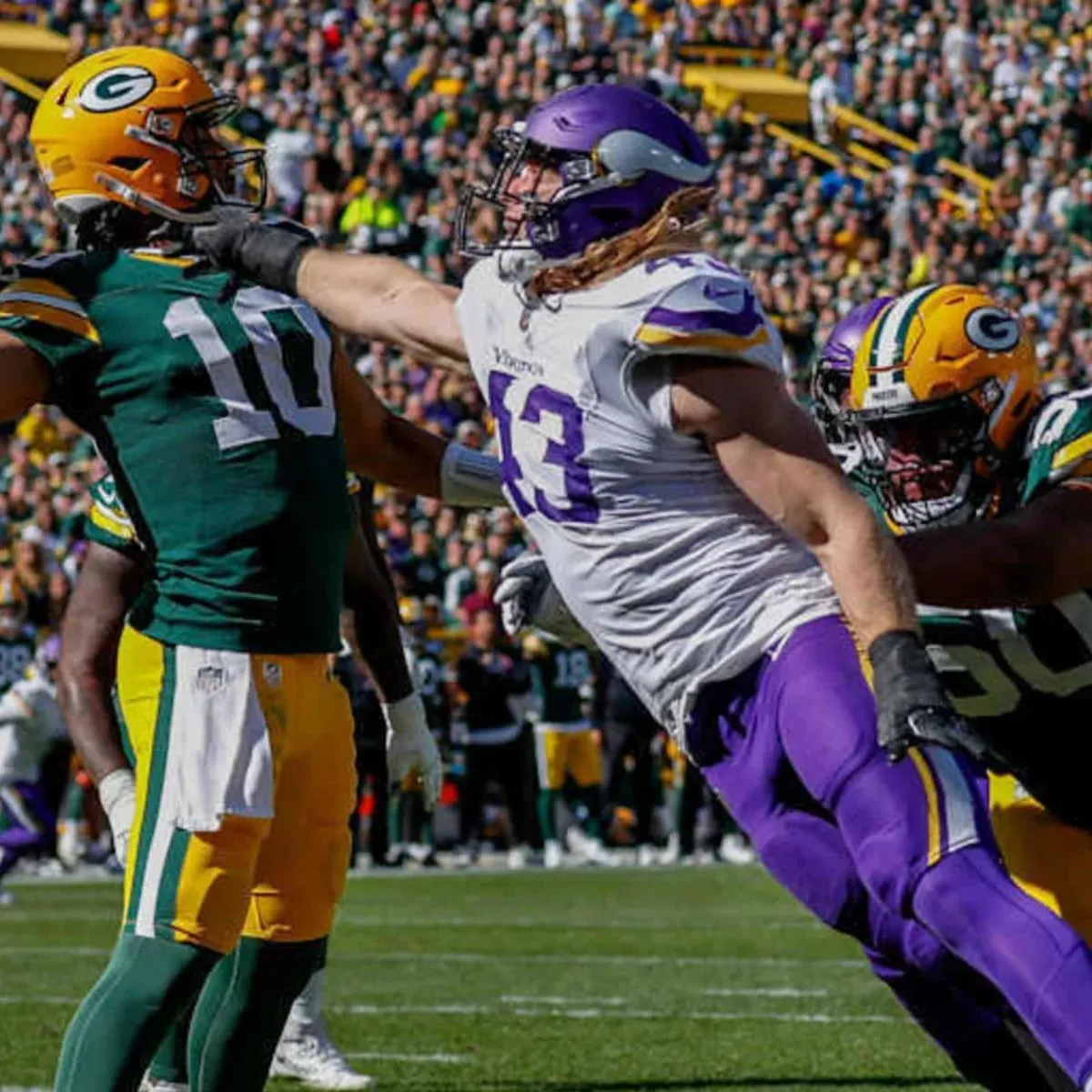 Brian Flores was hard on Vikings' defense after poor second half in Green Bay