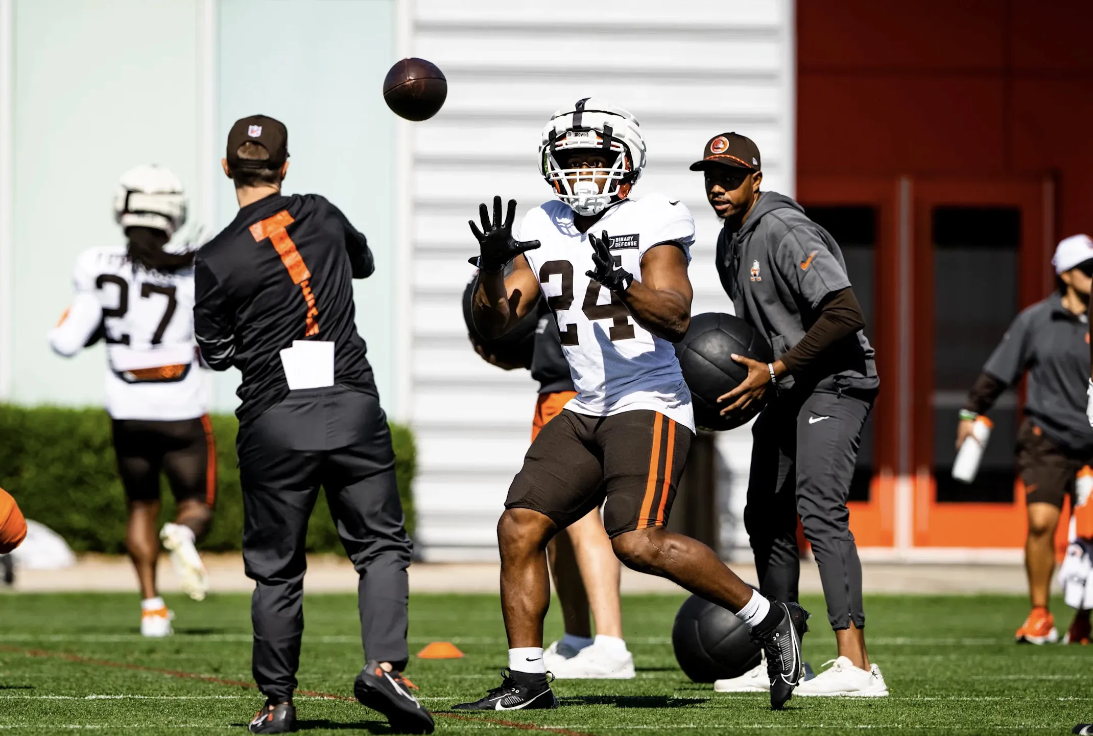 Browns Refuse to Set Timeline for Nick Chubb’s Return