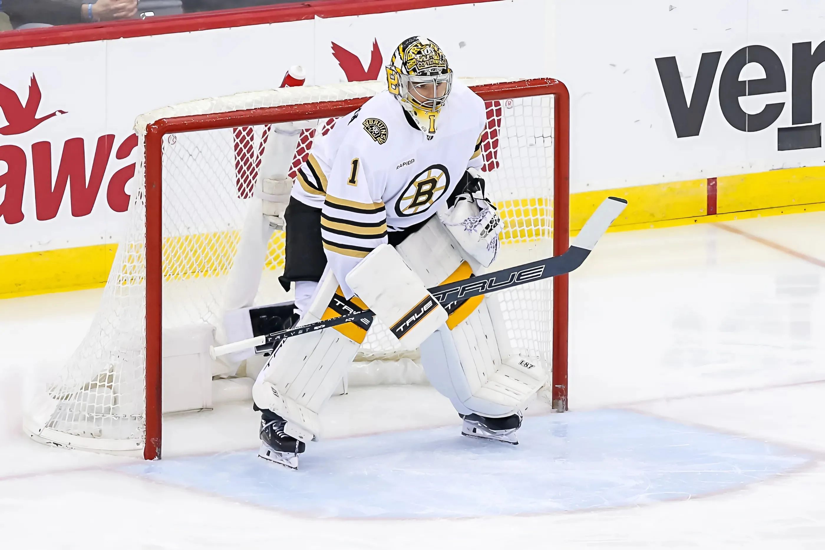 Bruins Fans Need to Not Turn Their Backs on Jeremy Swayman