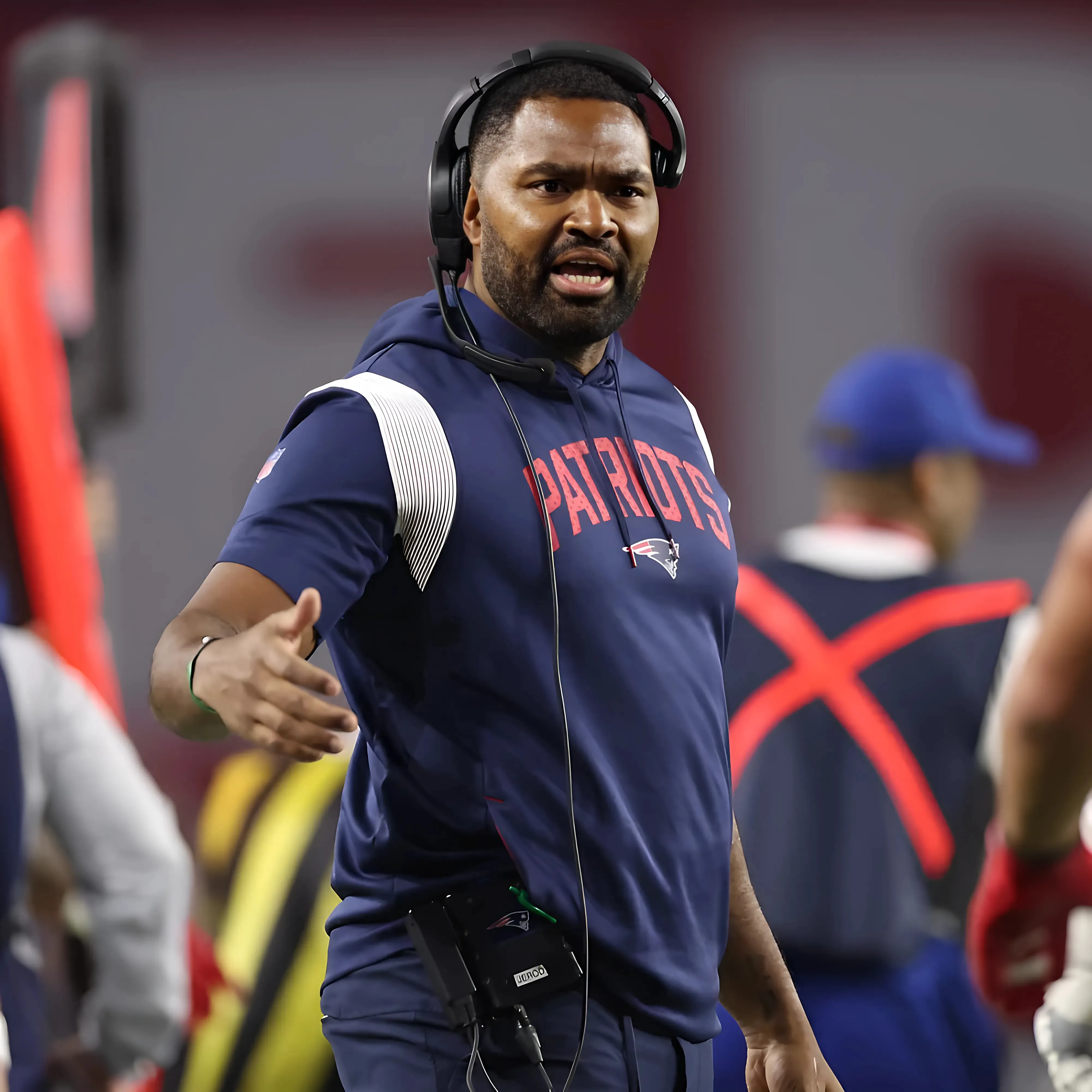 Patriots' Jerod Mayo Offers Odd Response to 'Mutiny' Rumors