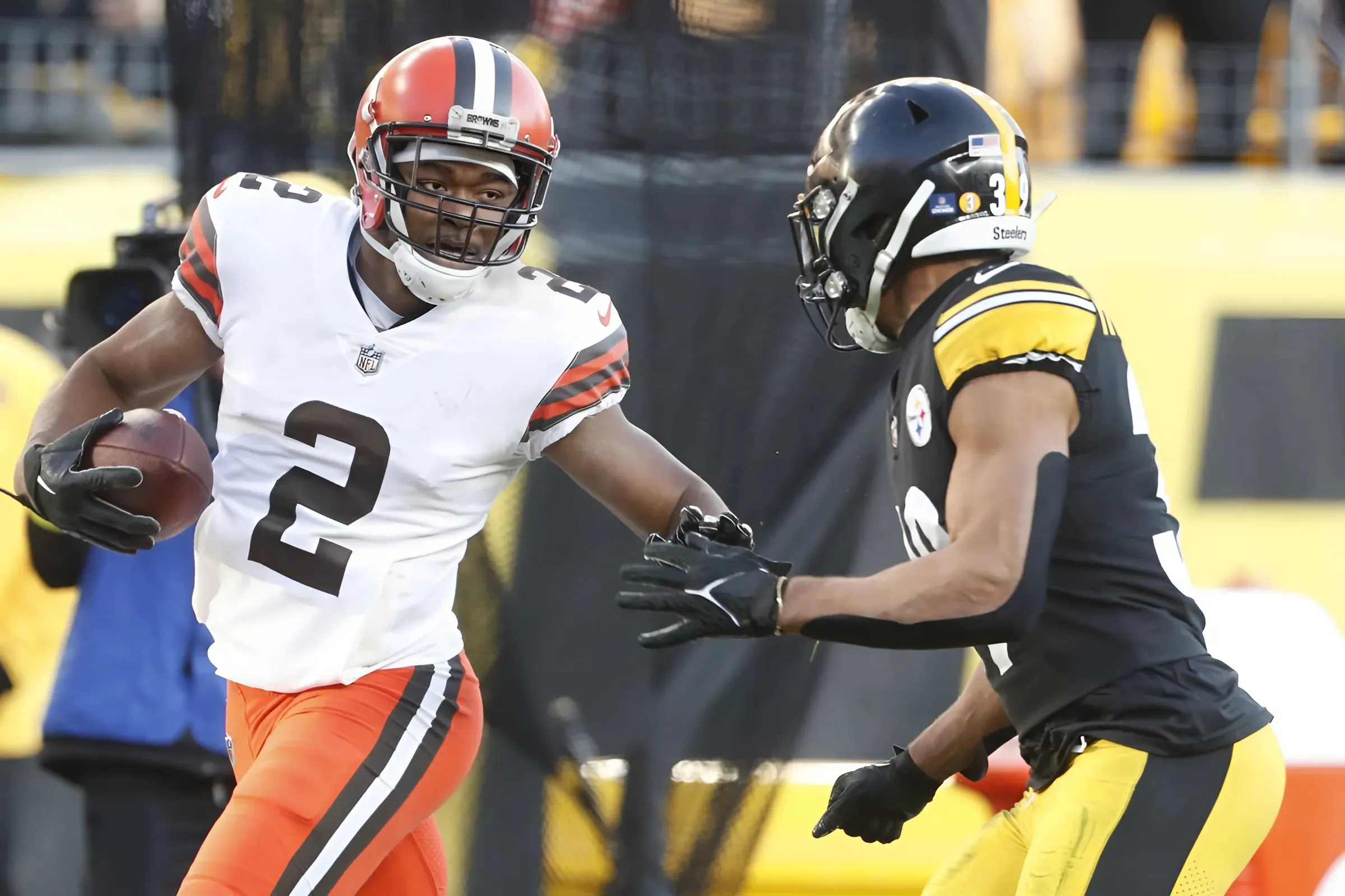 Browns star WR linked to division rival in recent NFL insider update