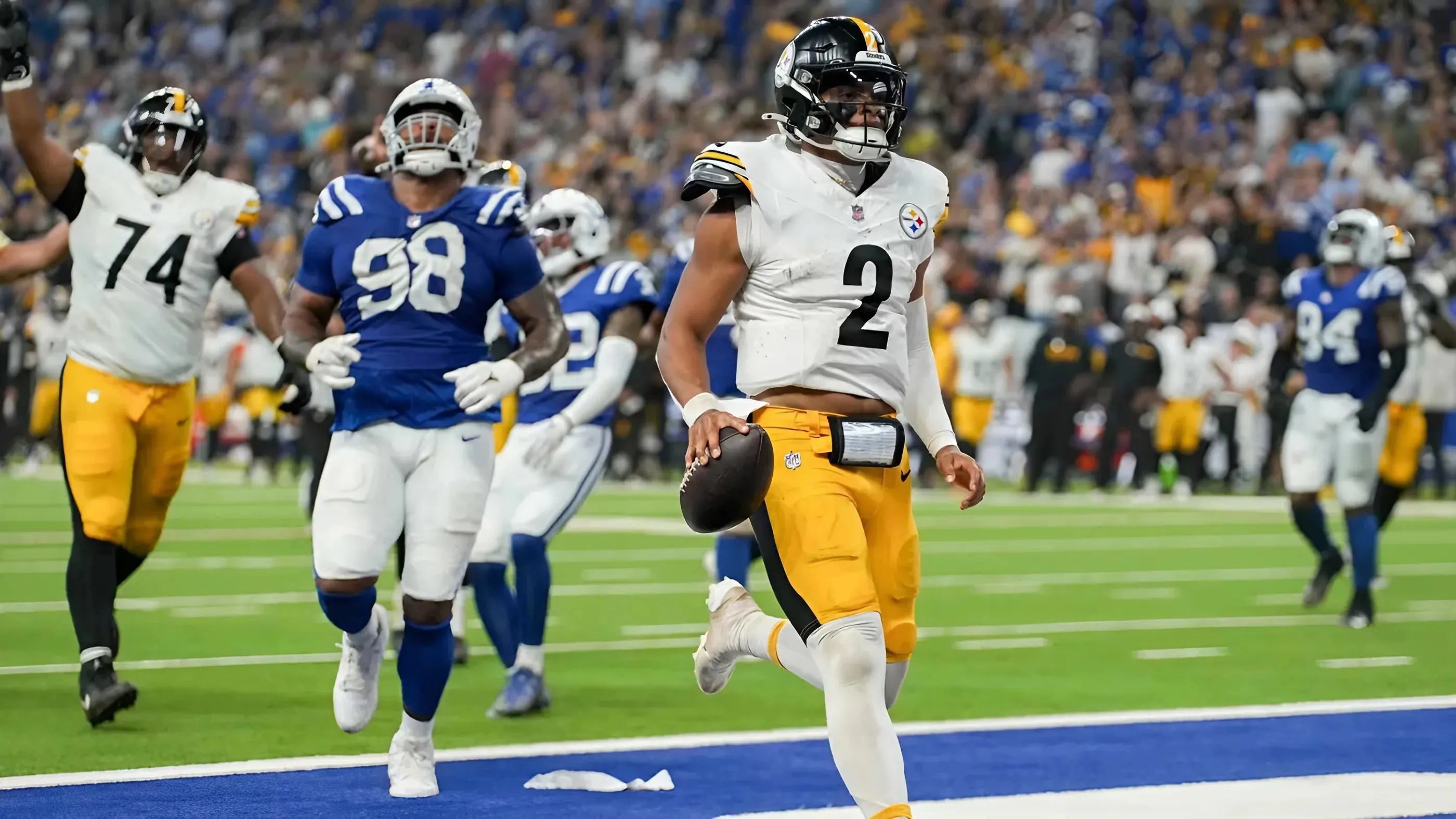 Steelers' Justin Fields Doesn't Easily Earn Permanent QB1 Status With Win Over Dallas: 'He Doesn't Wow Us'