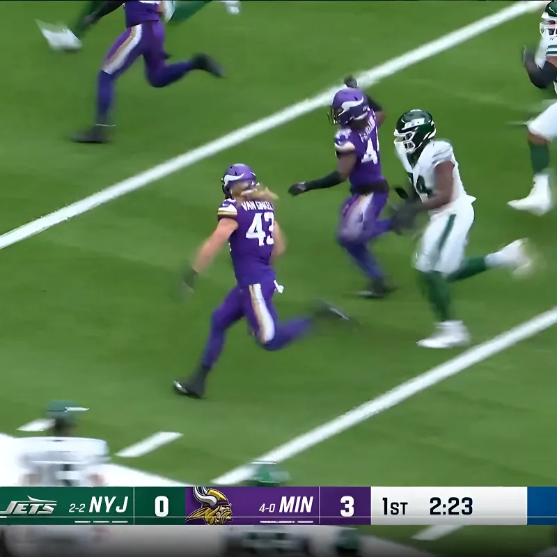 Watch: Vikings' Andrew Van Ginkel snags second pick-six of season