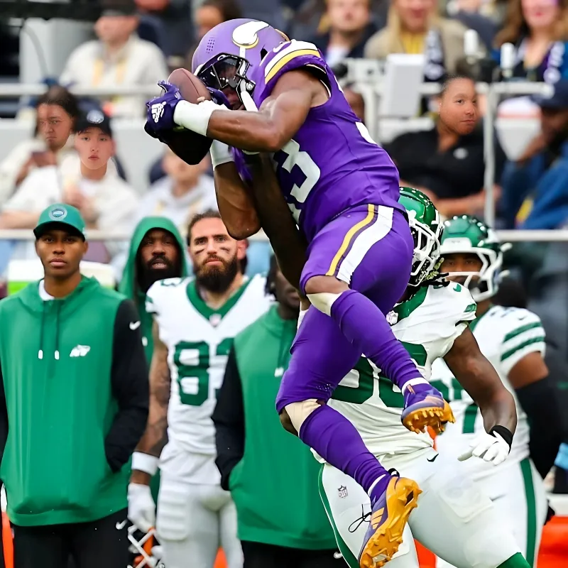 Insider Gives Key Injury Update on Vikings’ Aaron Jones Following Exit vs Jets