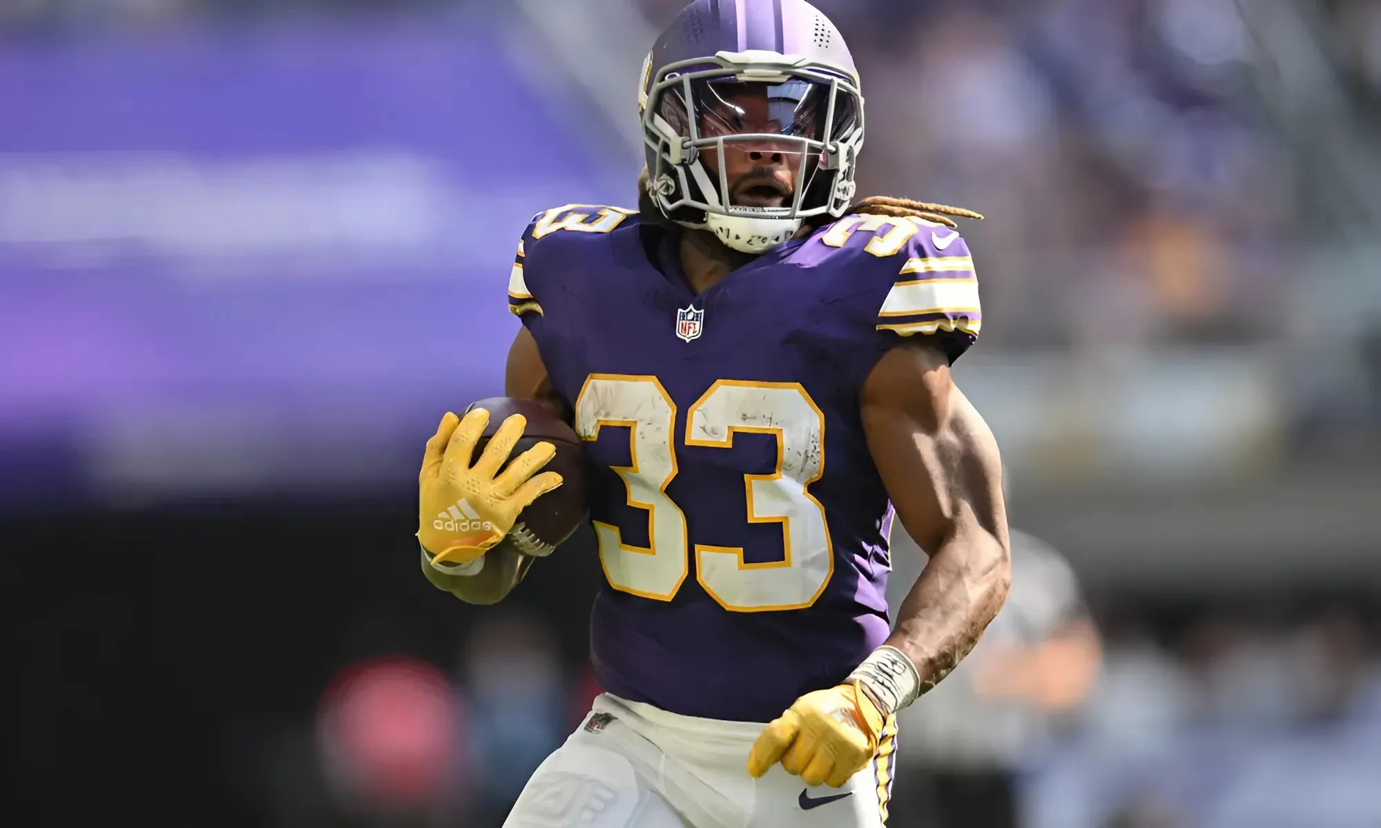 Vikings Urged to Trade for 1,000-Yard Rusher After Aaron Jones Injury