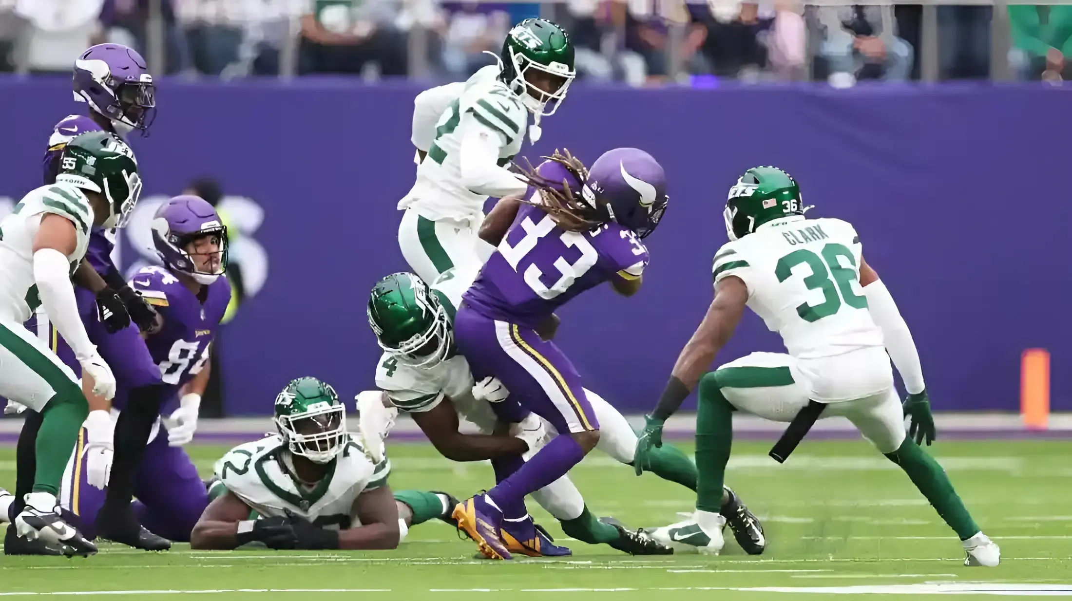 Insider Gives Key Injury Update on Vikings’ Aaron Jones Following Exit vs Jets