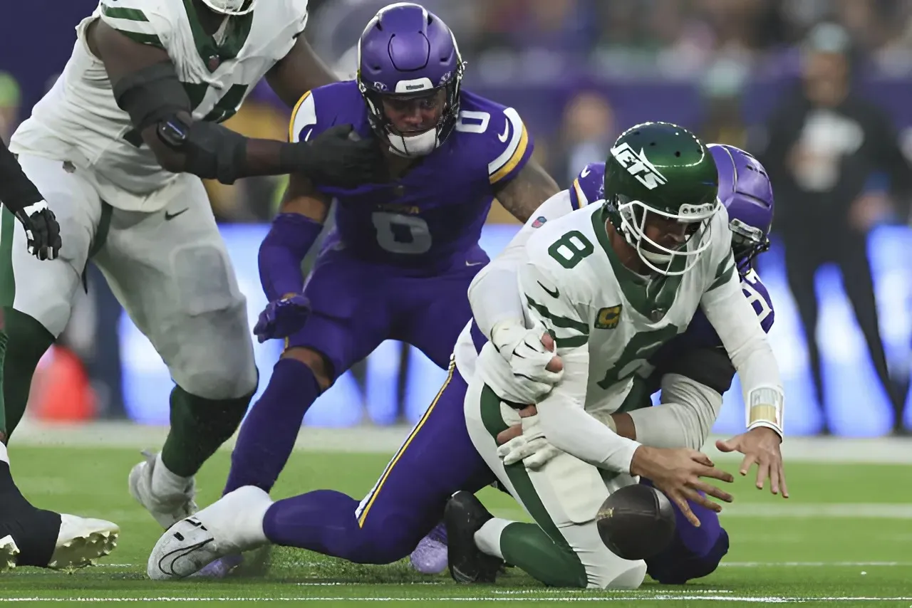 Jets’ Aaron Rodgers Trolls Vikings Star After Pick-6