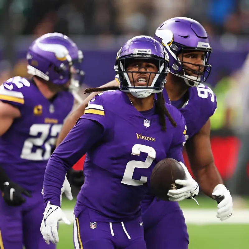 Stephon Gilmore Sounds Off on Outsmarting Aaron Rodgers, Vikings’ Perfect Start