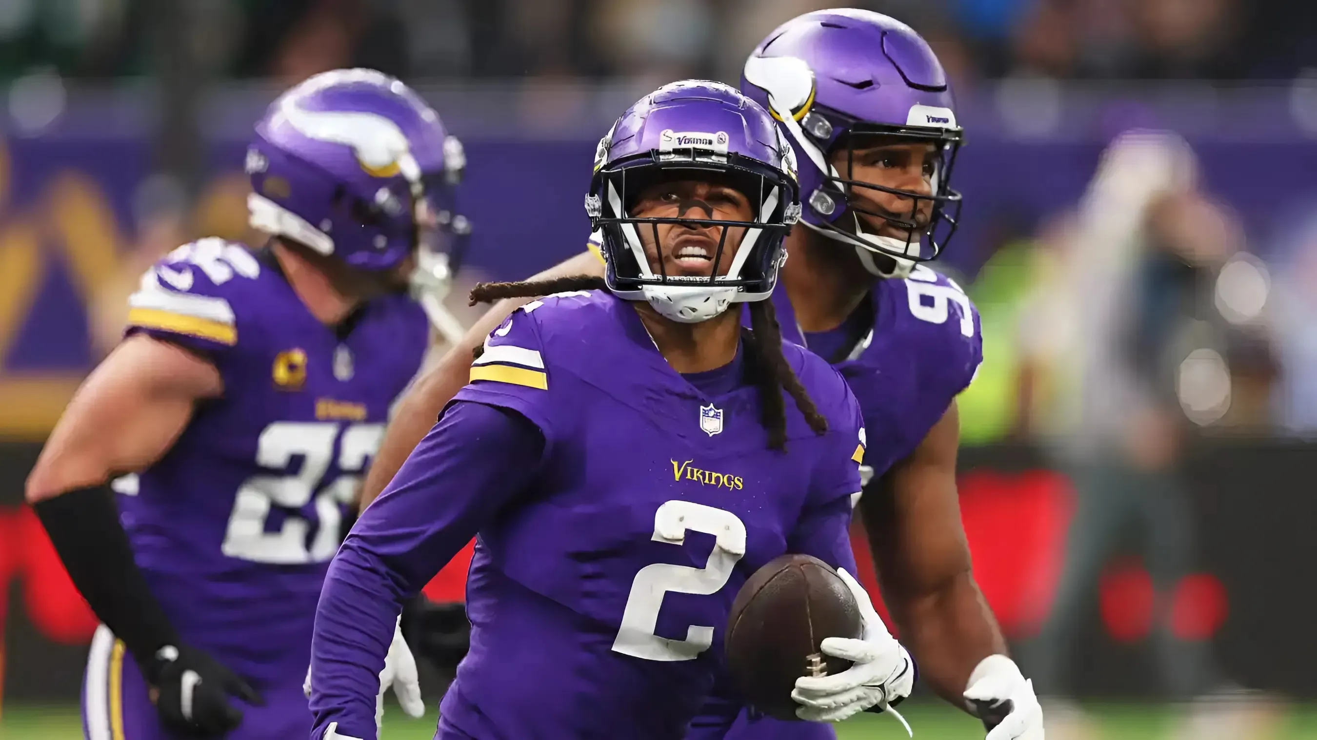 Stephon Gilmore Sounds Off on Outsmarting Aaron Rodgers, Vikings’ Perfect Start