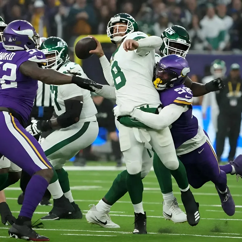 Jets’ Aaron Rodgers Trolls Vikings Star After Pick-6