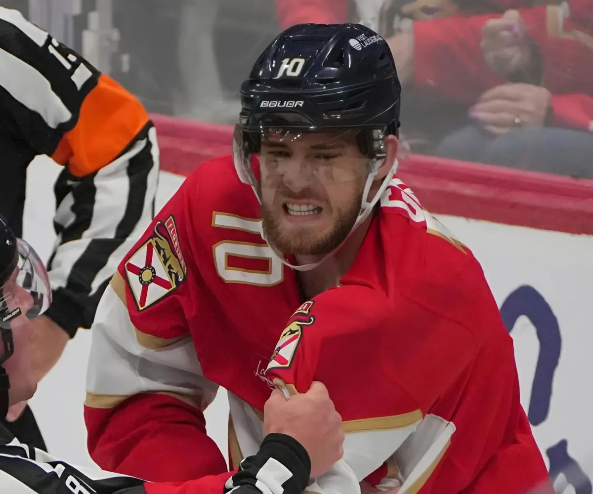 A.J. Greer and Mark Kastelic drop the gloves during Florida Panthers home opener against the Boston Bruins