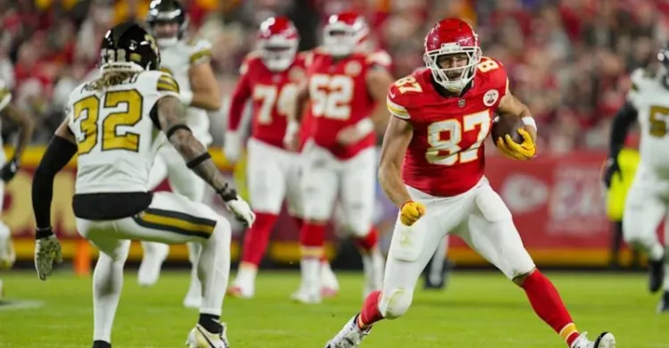 Travis Kelce on Chiefs' Ability to Get Kareem Hunt, JuJu Smith-Schuster Involved