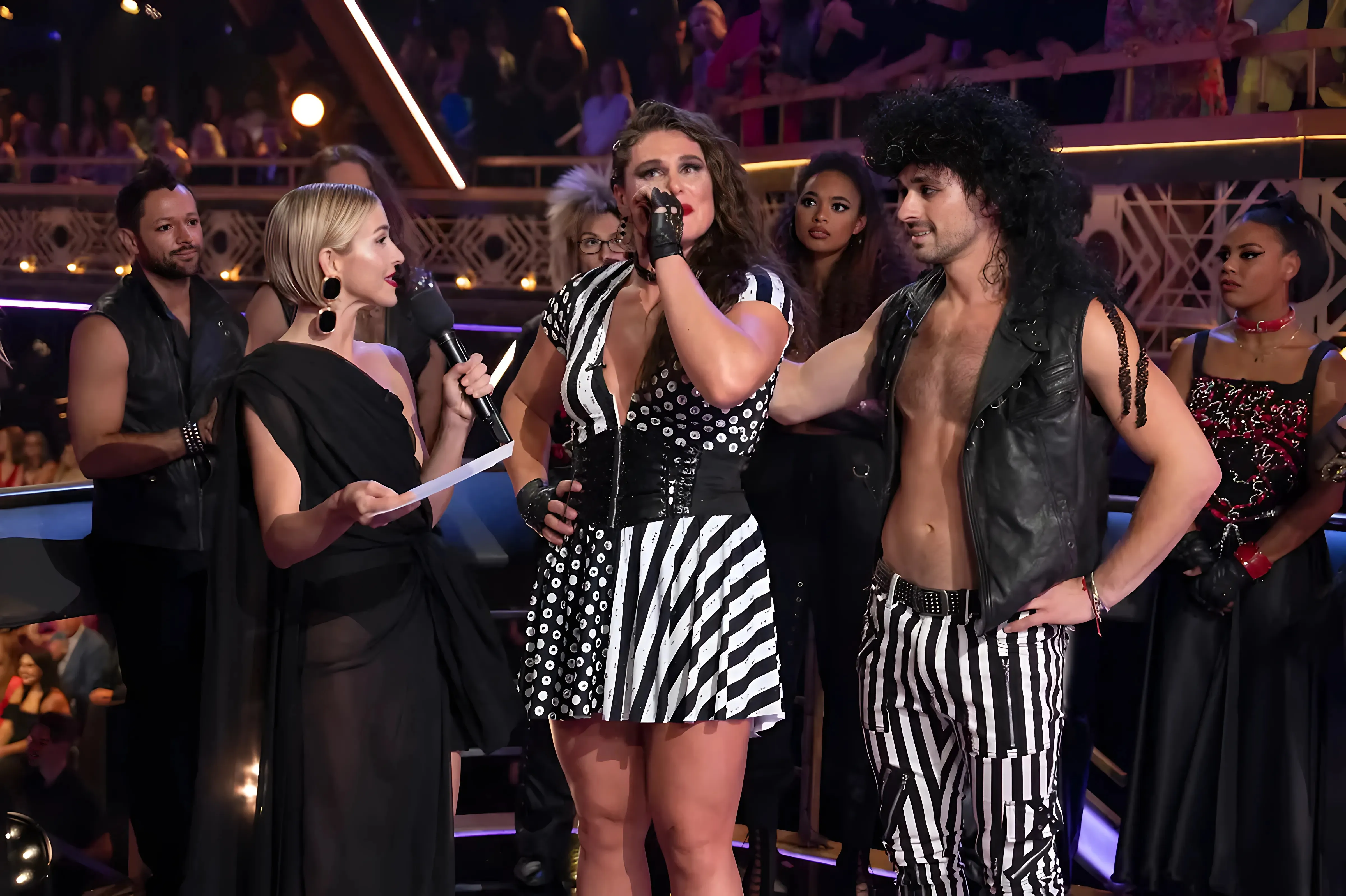 Emotional Moment: ‘DWTS’ Season 33 Celebrities Respond to Ilona Maher’s Touching Performance on ‘Hair Metal’ Night trucc