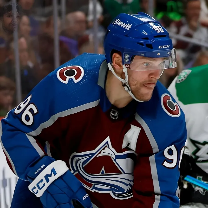 Avalanche star reportedly halts extension talks as trade buzz begins