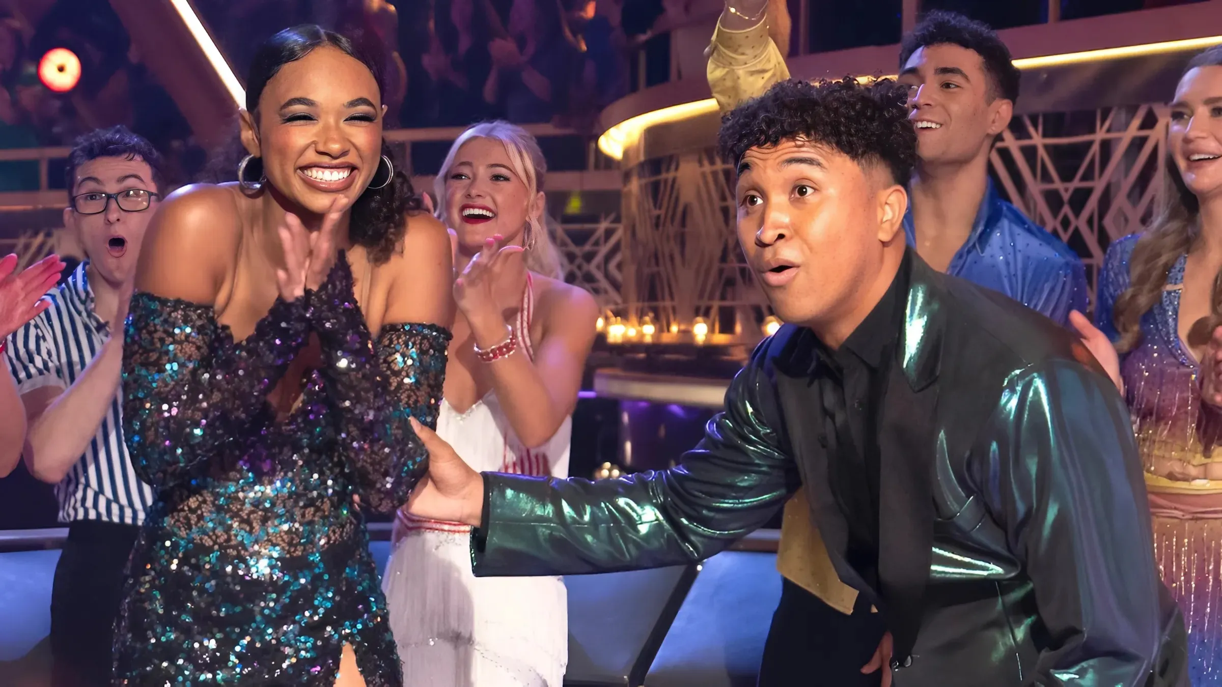 Chandler Kinney Opens Up: Embracing Vulnerability Online as a Key to Success Amidst the 'Dancing With the Stars' Spotlight trucc