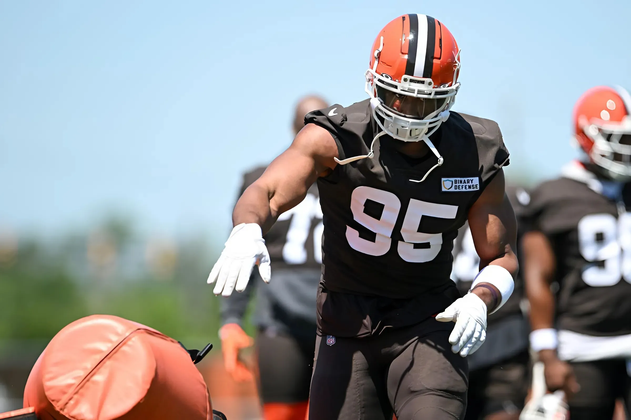 Browns' Myles Garrett gets limited injury designation in practice return