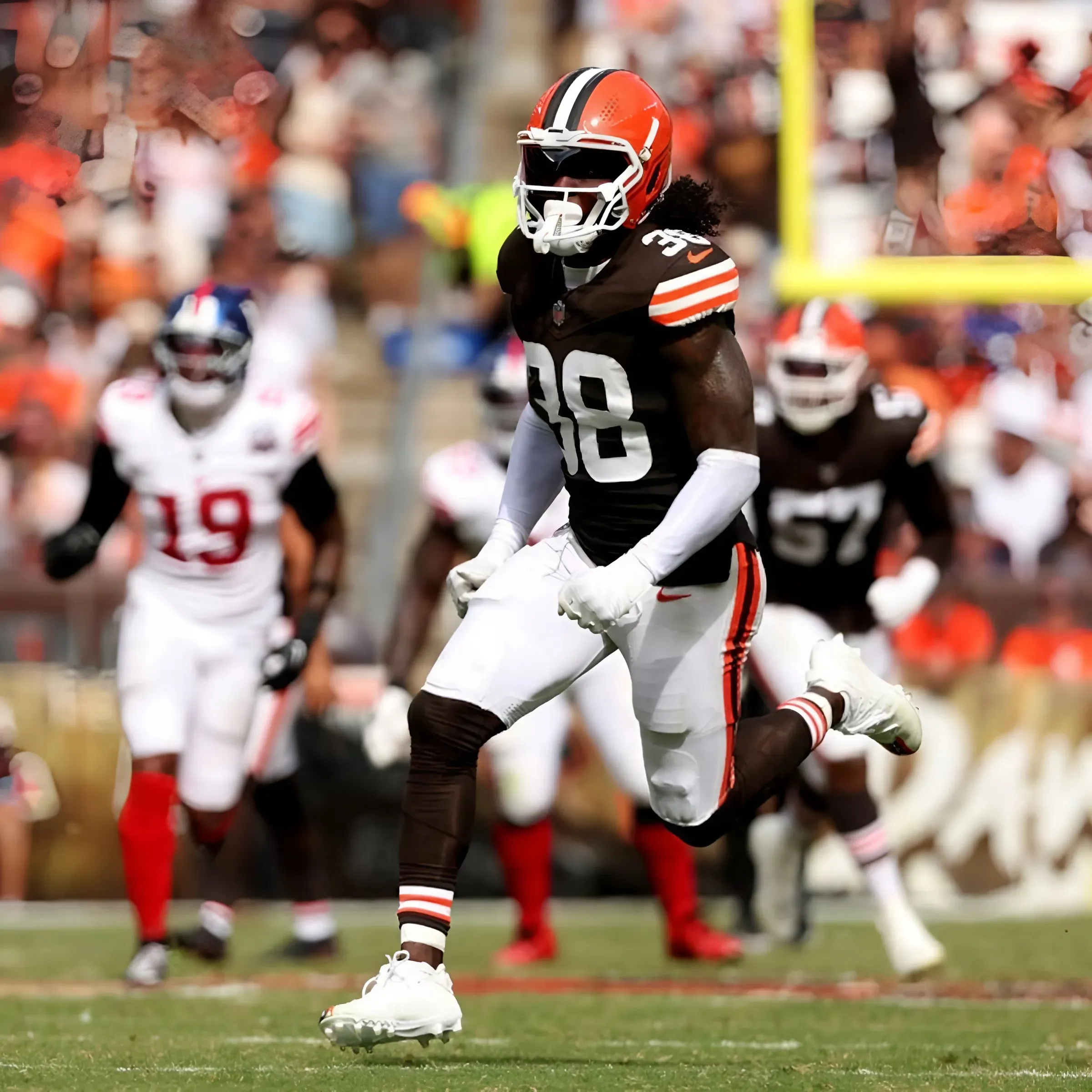 Cornerback Tony Brown moves up for the Cleveland Browns