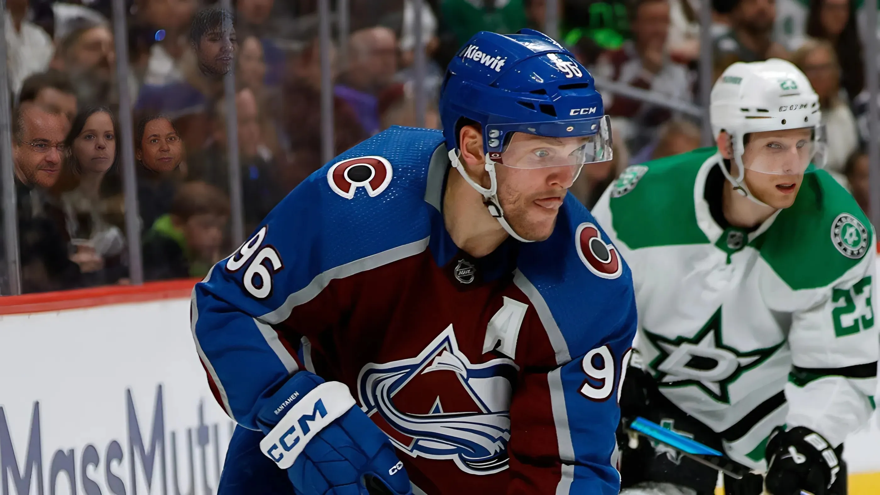 Avalanche star reportedly halts extension talks as trade buzz begins