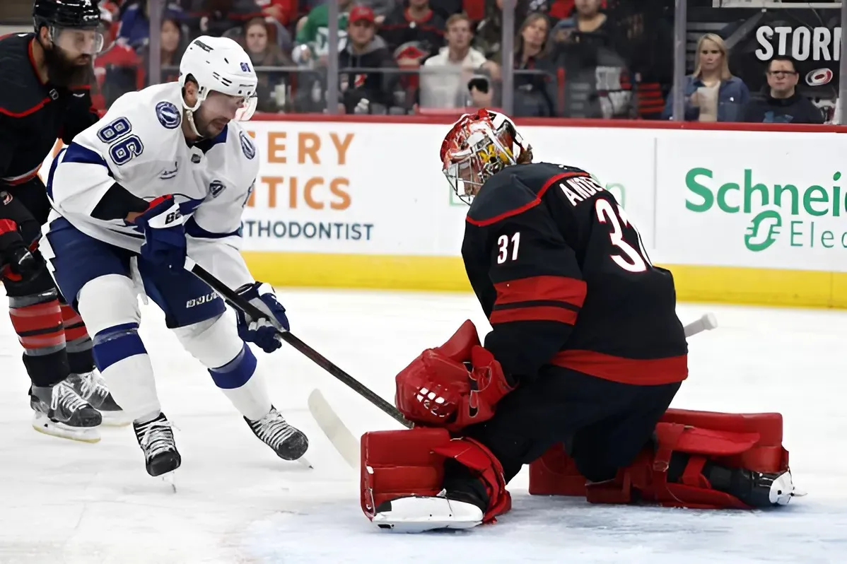 Nikita Kucherov's hat trick leads Lightning past Hurricanes