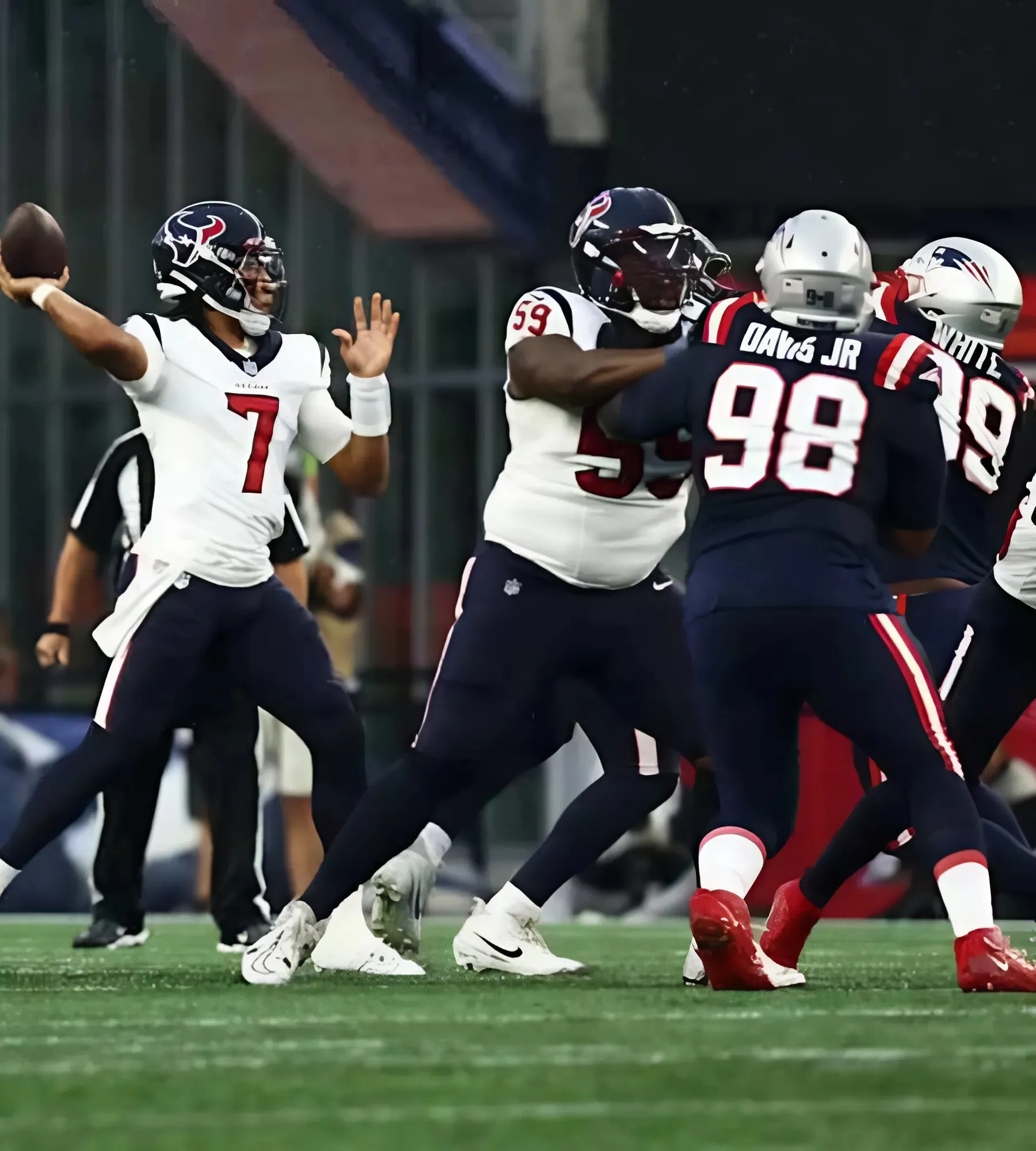 Who are the announcers and referees for Texans vs. Patriots today?