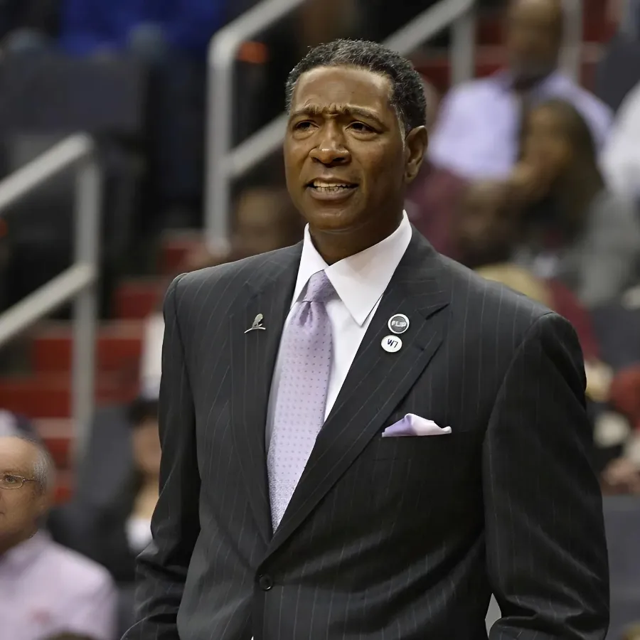 NBA fans call for Sam Mitchell discipline after fiasco during Warriors-Kings game