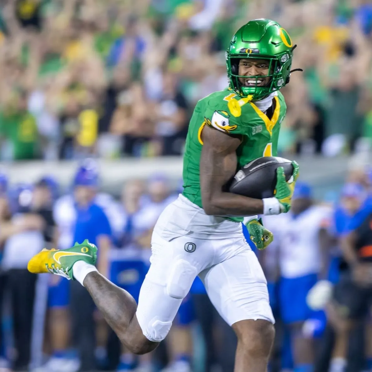 Oregon’s Traeshon Holden apologizes for spitting incident vs. Ohio State