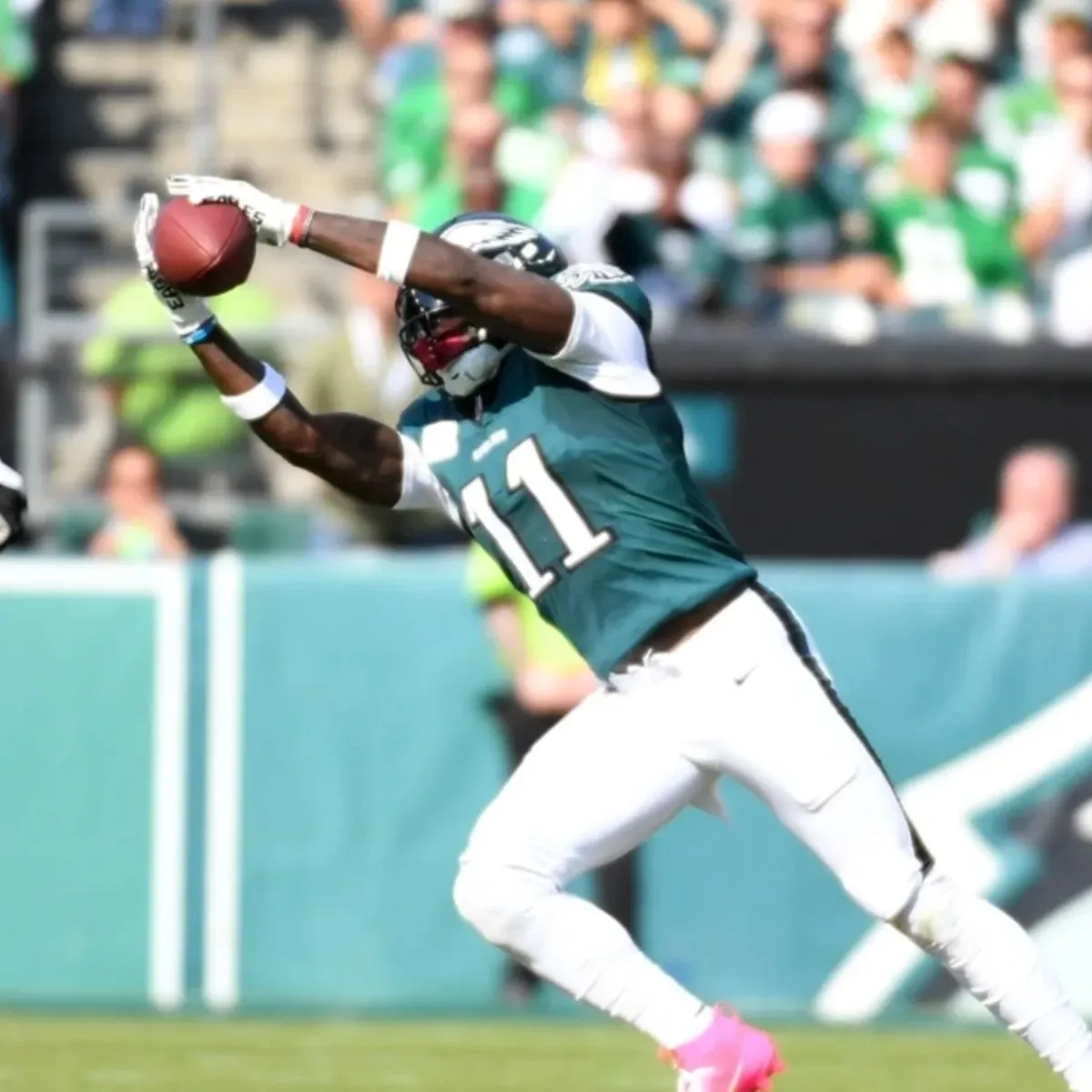 Eagles welcome back receivers, hand Browns fourth straight loss