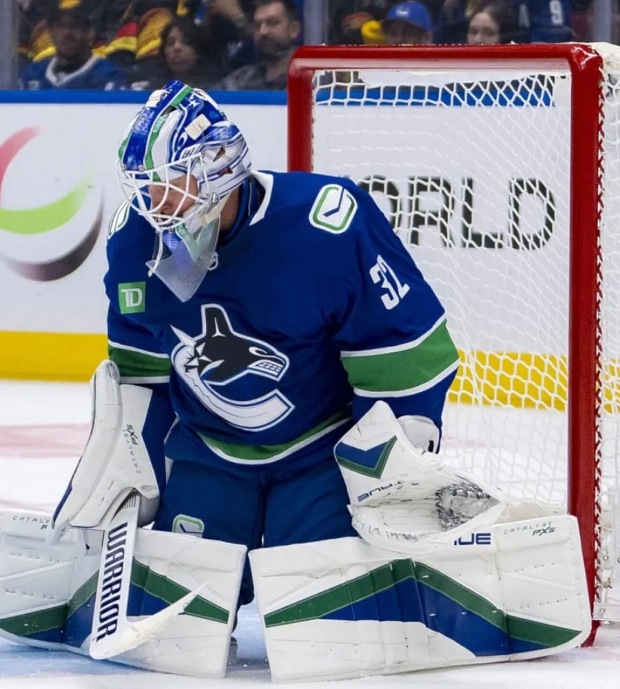 3 Canucks Stars of the Week: Kevin Lankinen shines in debut