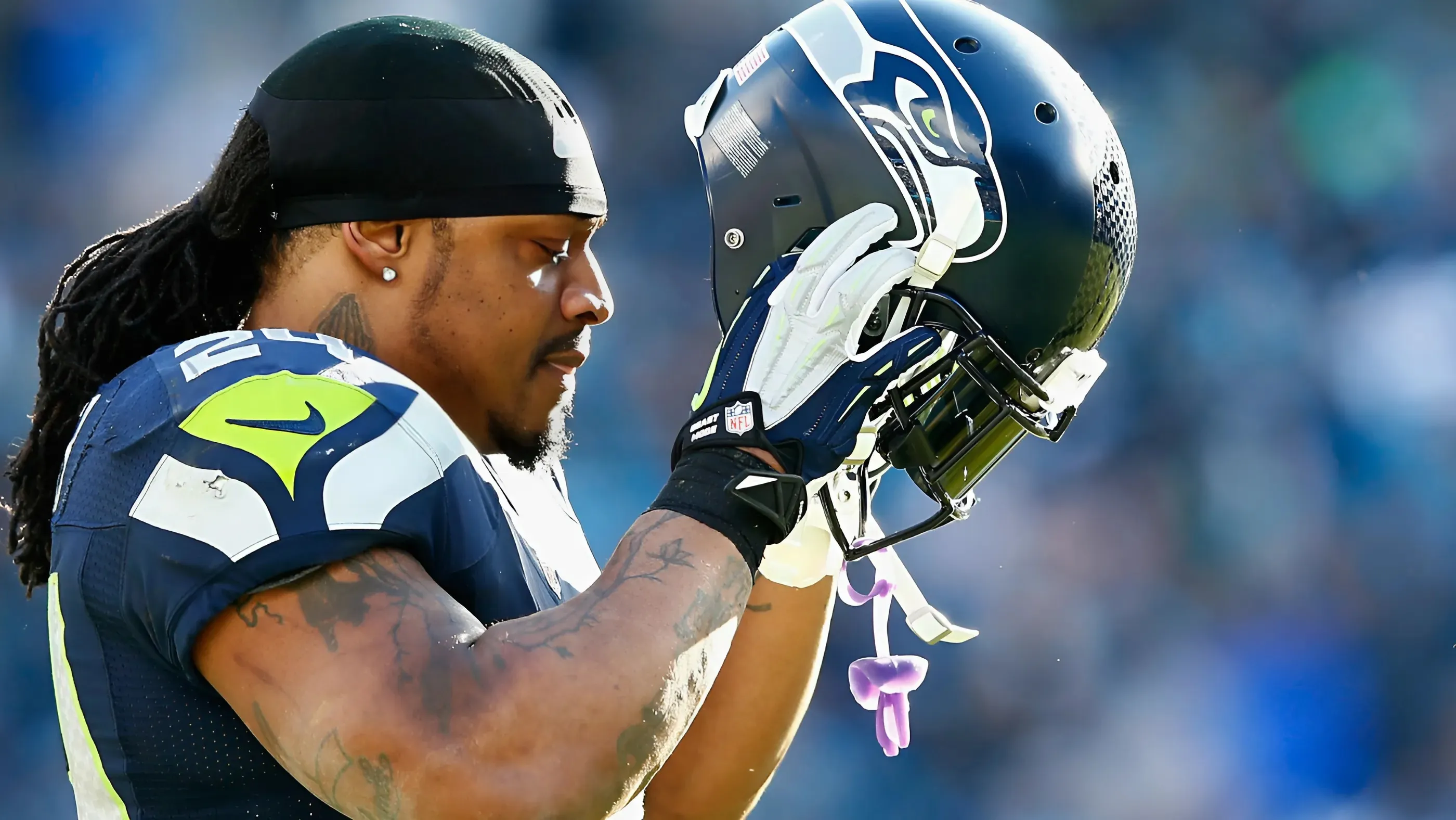 Marshawn Lynch shows support for former Seahawks teammate Russell Wilson