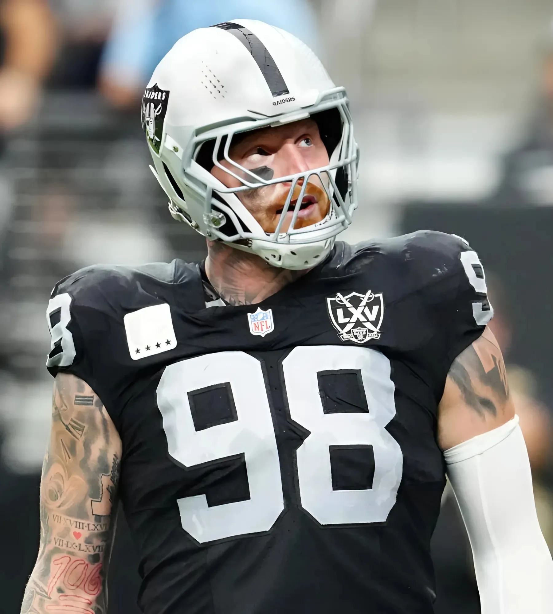 Maxx Crosby downplays shoving Raiders assistant coach