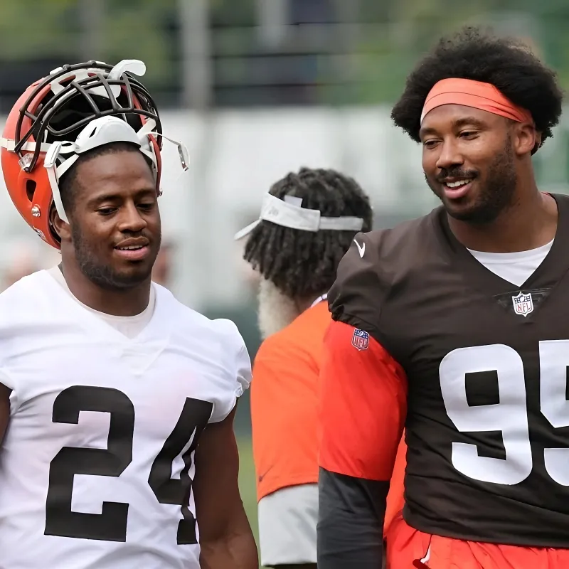 Browns Star Myles Garrett Drops Message for Nick Chubb After Loss to Eagles