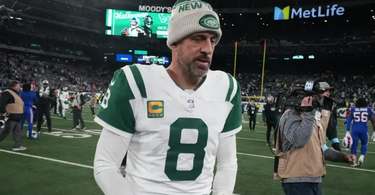 Aaron Rodgers' concerned look amid Bills game sparks wild reactions