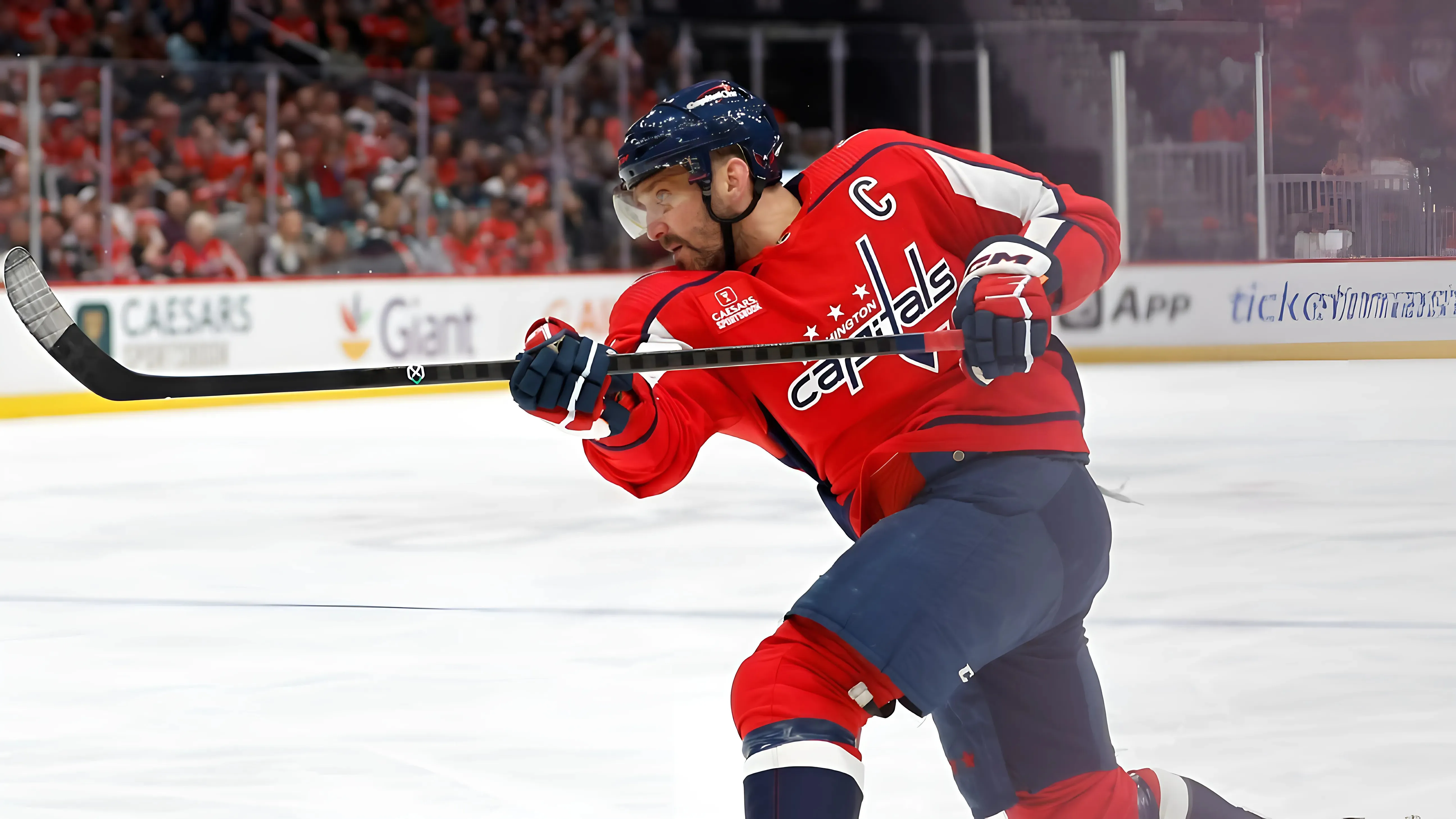 Alex Ovechkin is shifting to right wing for the Capitals’ second game of the season trucc