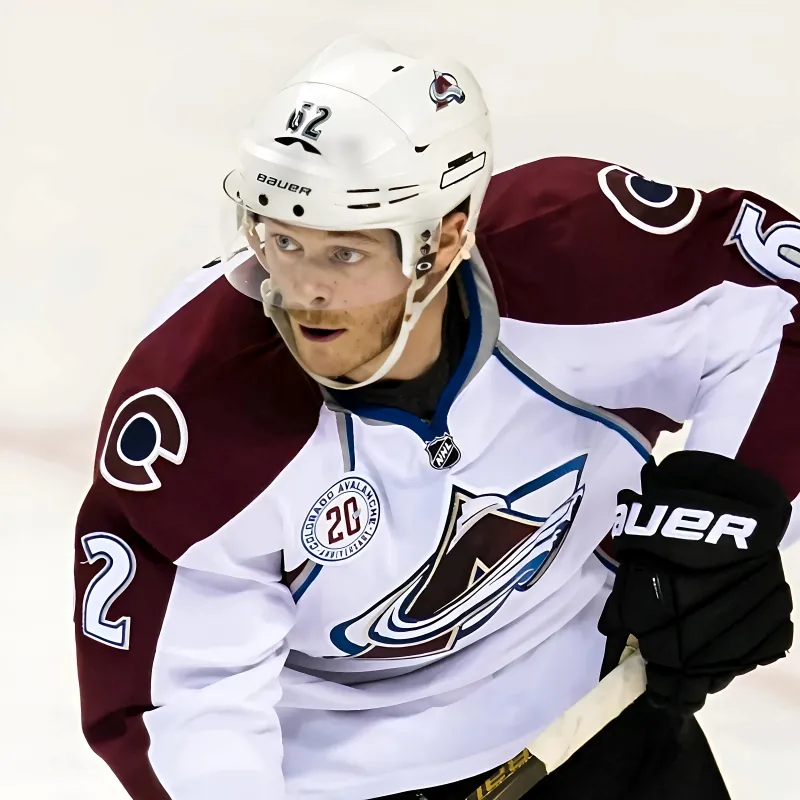 Avalanche reassign veteran right winger