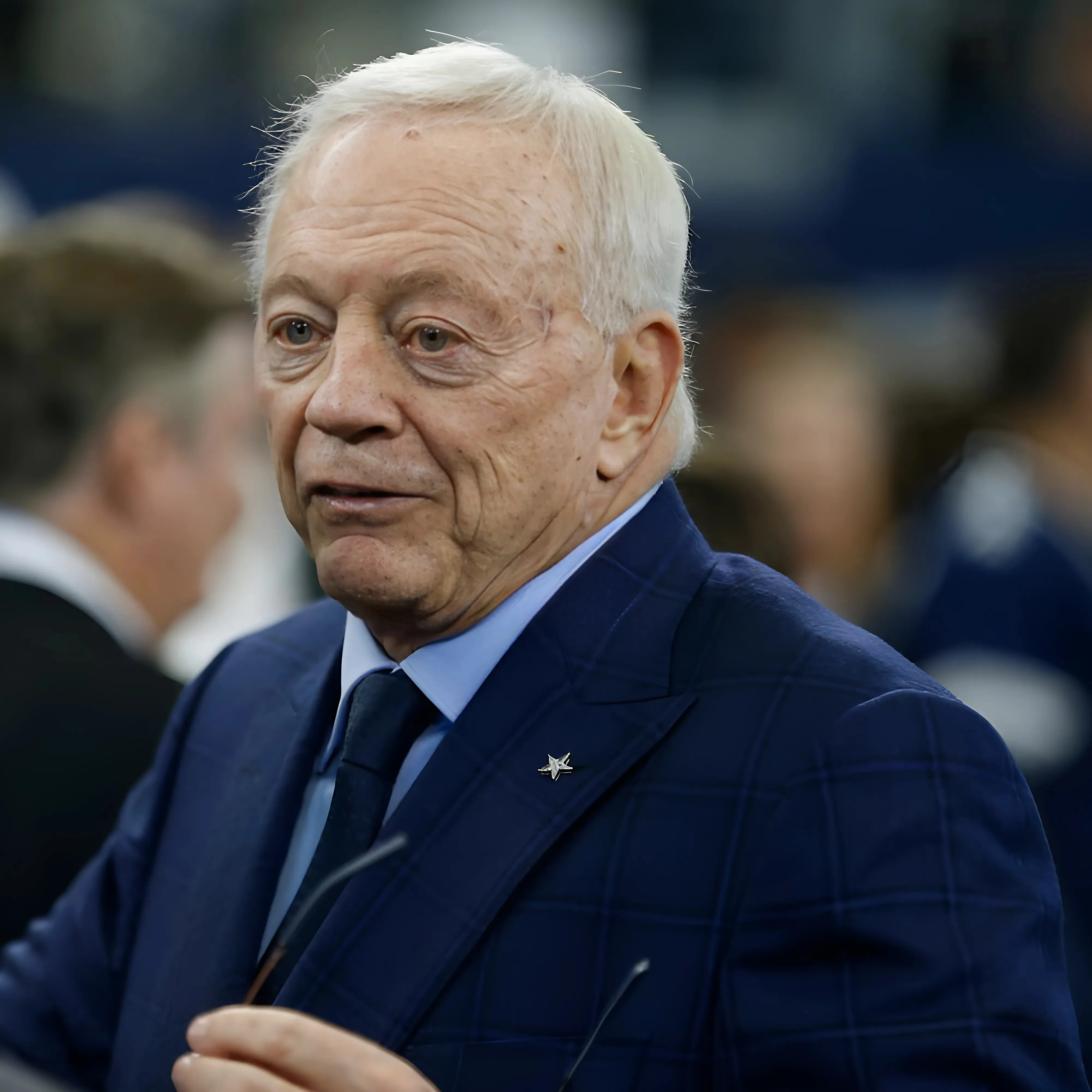 Cowboys' Jerry Jones gets testy with radio hosts over questions about roster construction after blowout loss