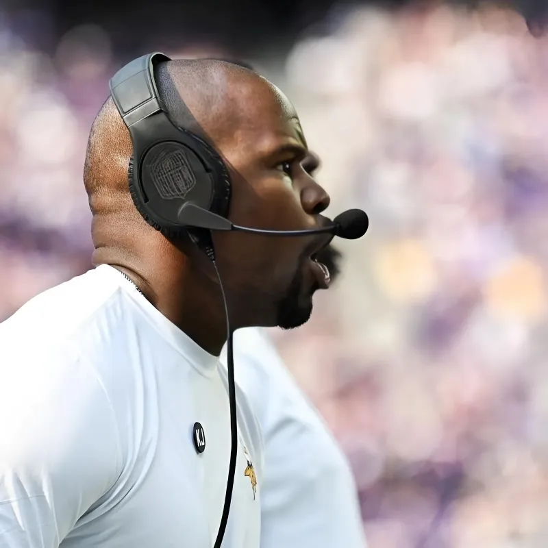 Vikings’ Brian Flores Sends 4-Word Warning Ahead of Lions Matchup