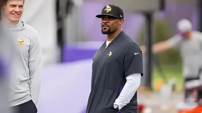 Vikings’ Brian Flores Sends 4-Word Warning Ahead of Lions Matchup