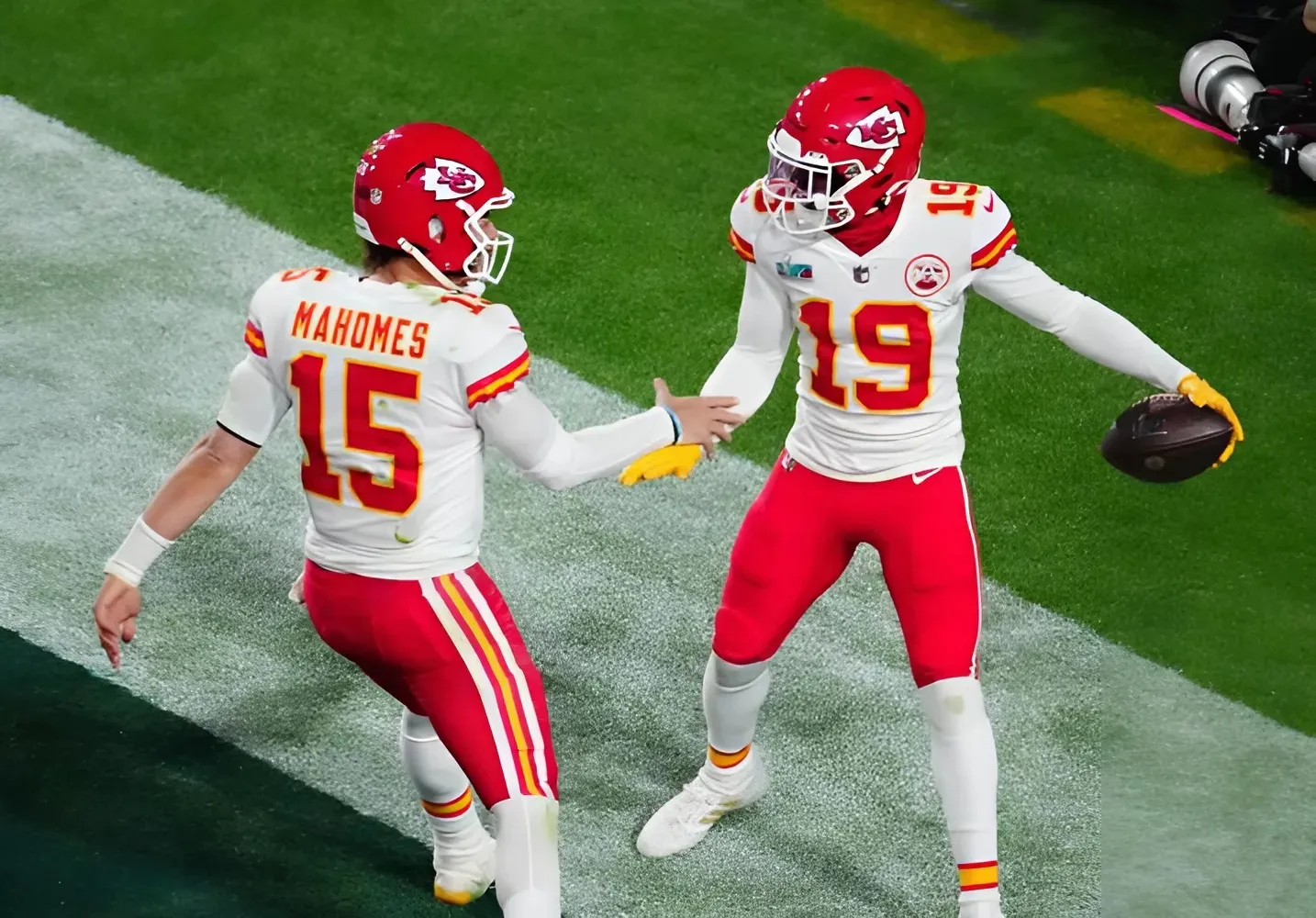 NFL Signing Idea Immediately Lands Chiefs $13 Million Wide Receiver