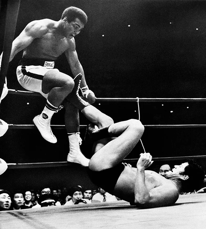 Muhammad Ali once won with Bruce Lee's quick punches