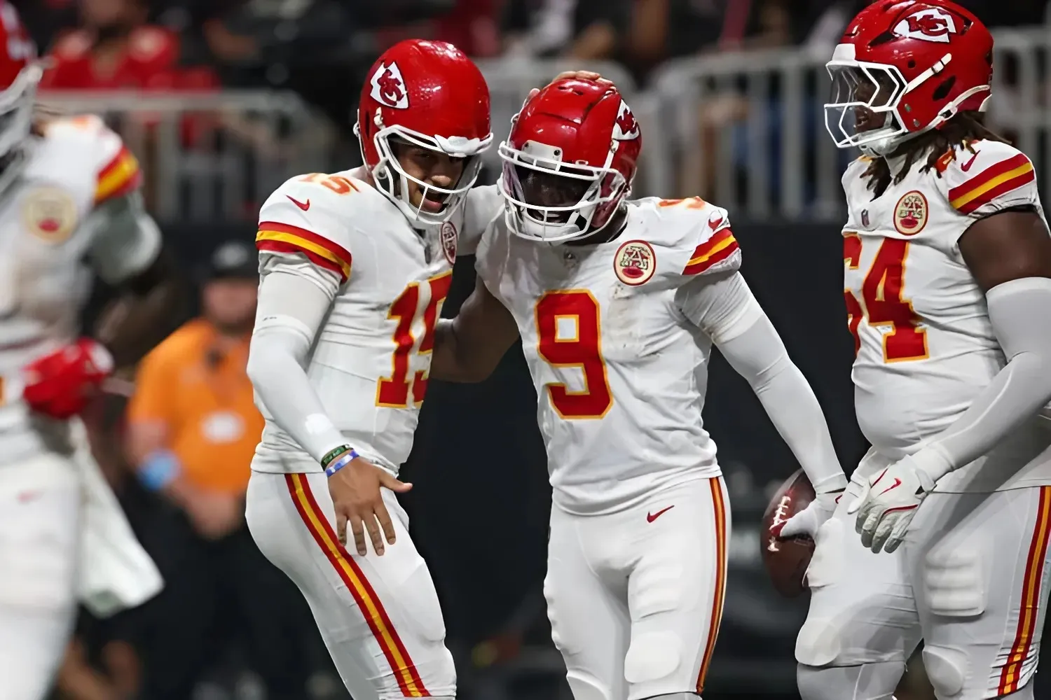 Chiefs Trade Pitch Lands $25 Million All-Pro WR Amid New JuJu Smith-Schuster Injury