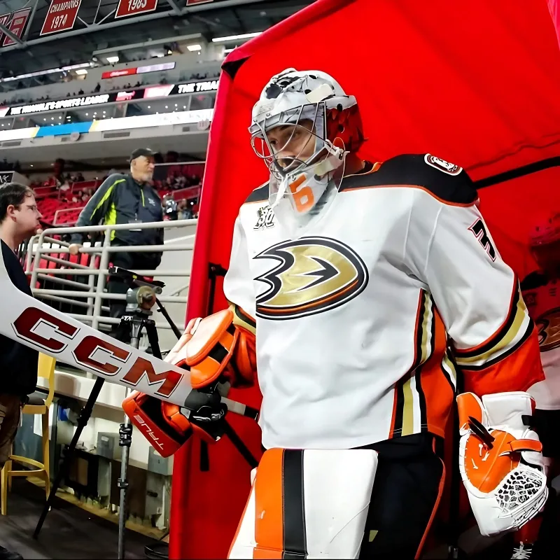 Should the Avalanche pursue a trade for Ducks goalie John Gibson?