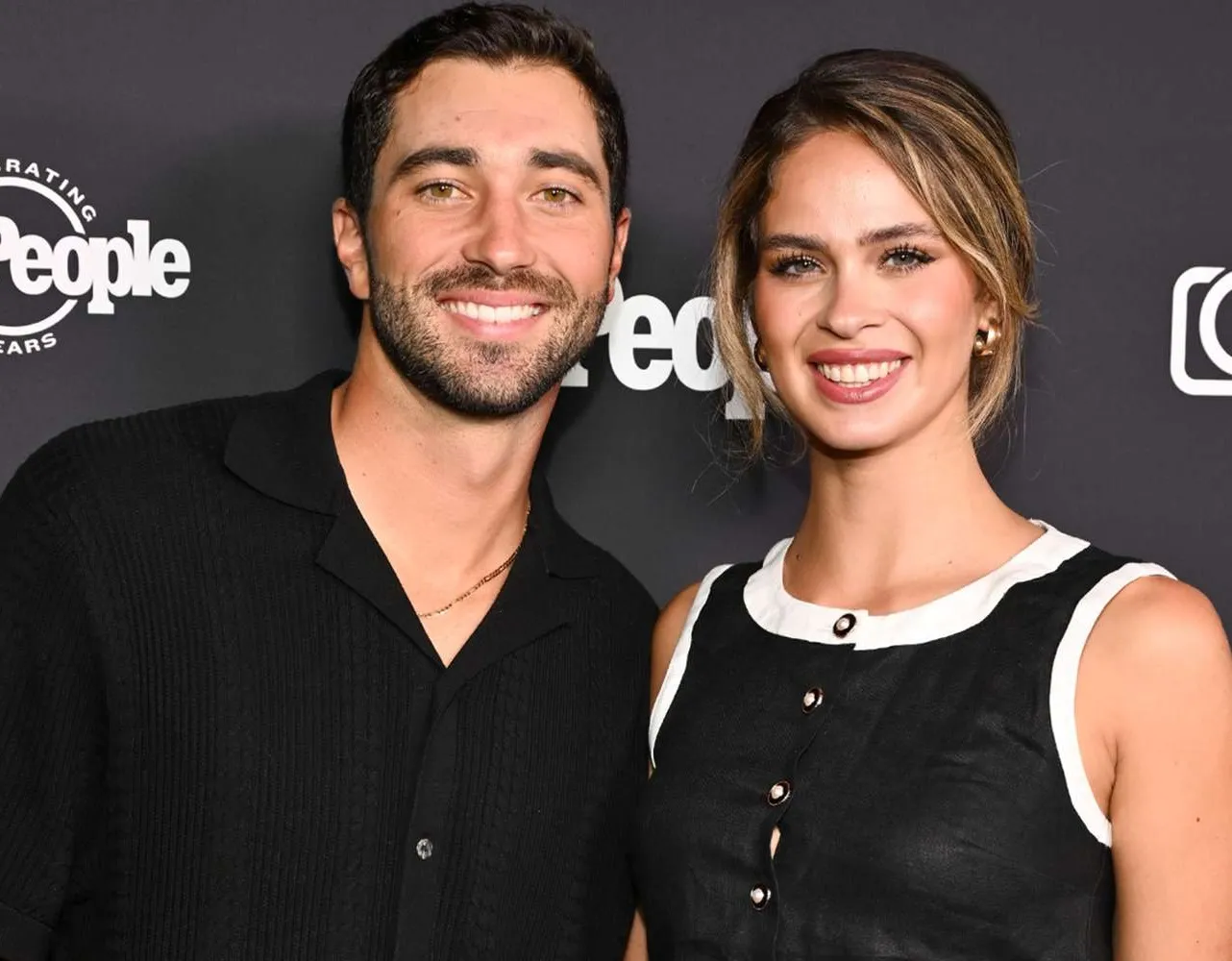 The Bachelor: Signs Joey Graziadei's Secretly A Player (His DWTS Demand's A Clue He'll Hurt Mark Anderson's Daughter Kelsey)