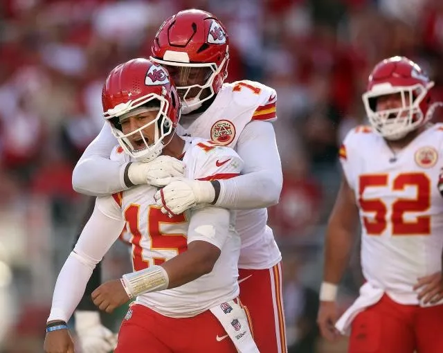 Chiefs QB Patrick Mahomes Under Scrutiny for ‘Ridiculous’ Sideline Scramble vs 49ers