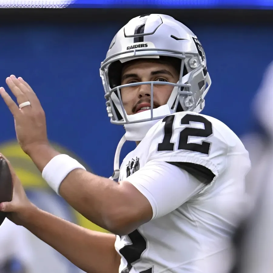 Raiders receive bad news on starting QB