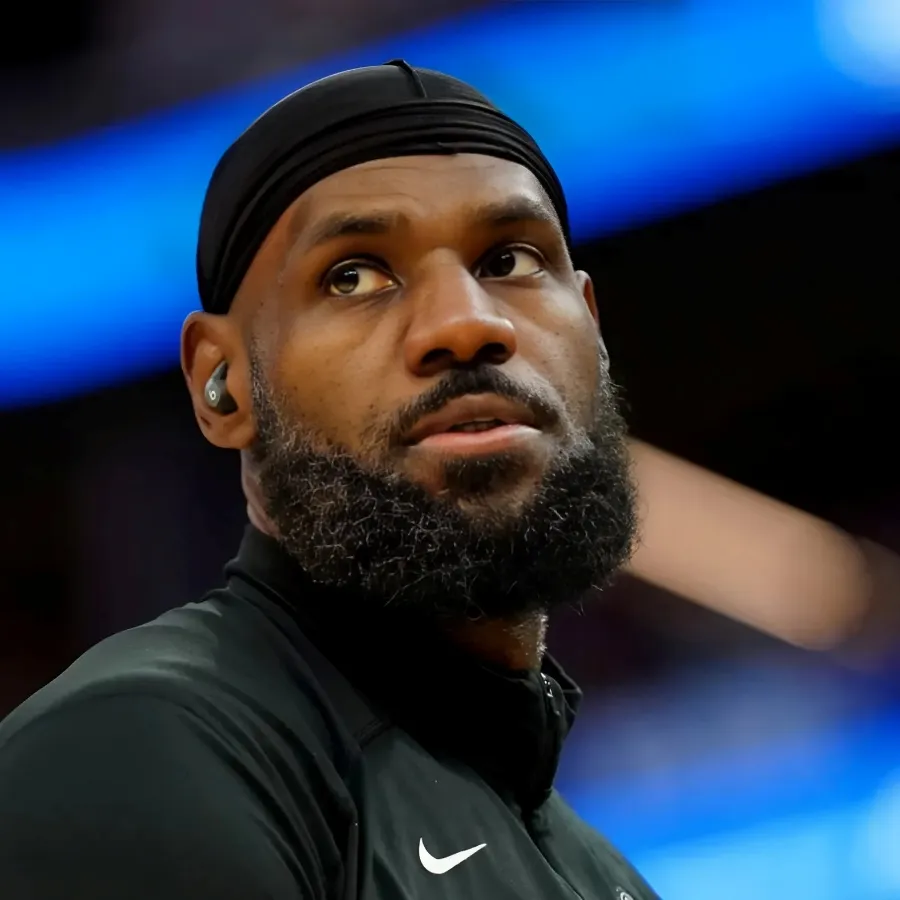 LeBron James calls out Browns fans' 'lame' booing of Deshaun Watson