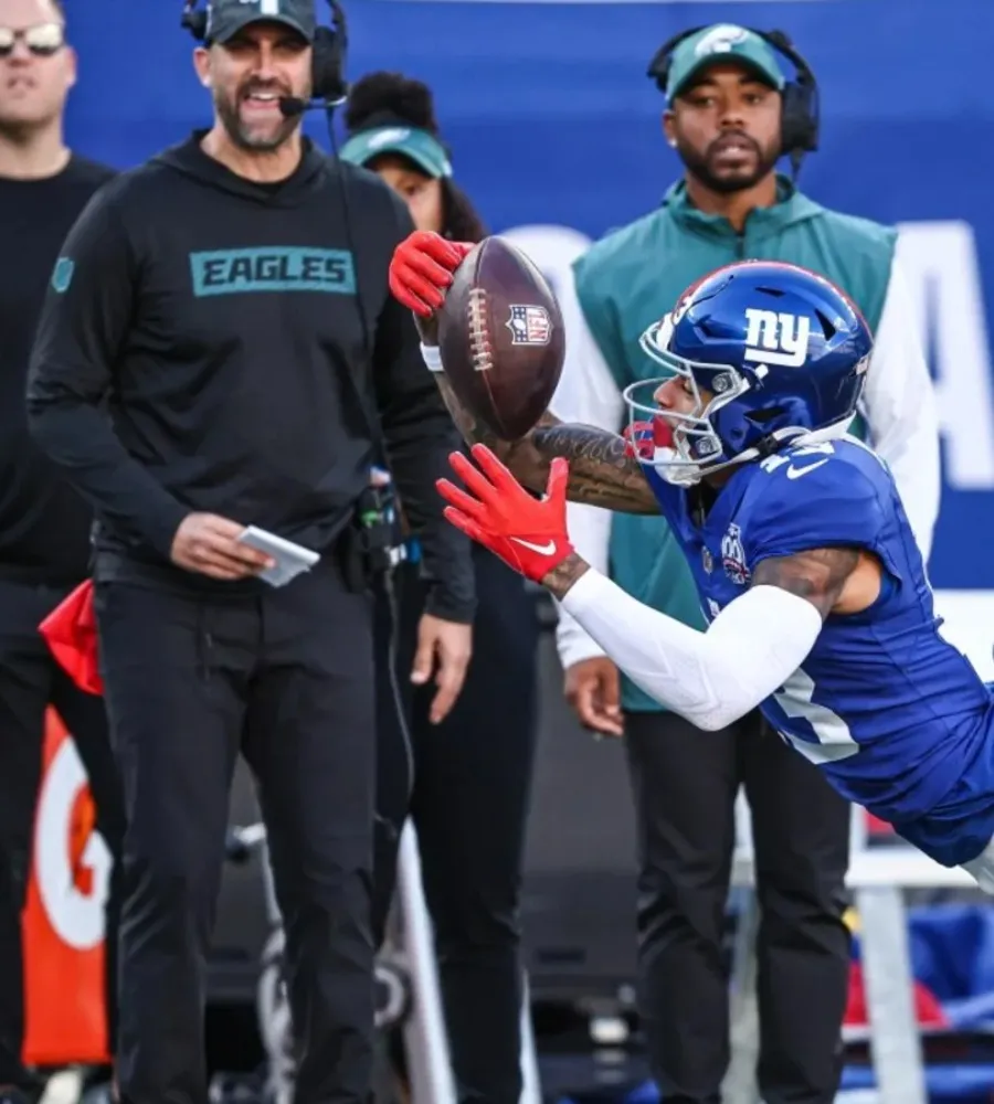 Giants’ young receiver suffers cracked rib in loss to Eagles