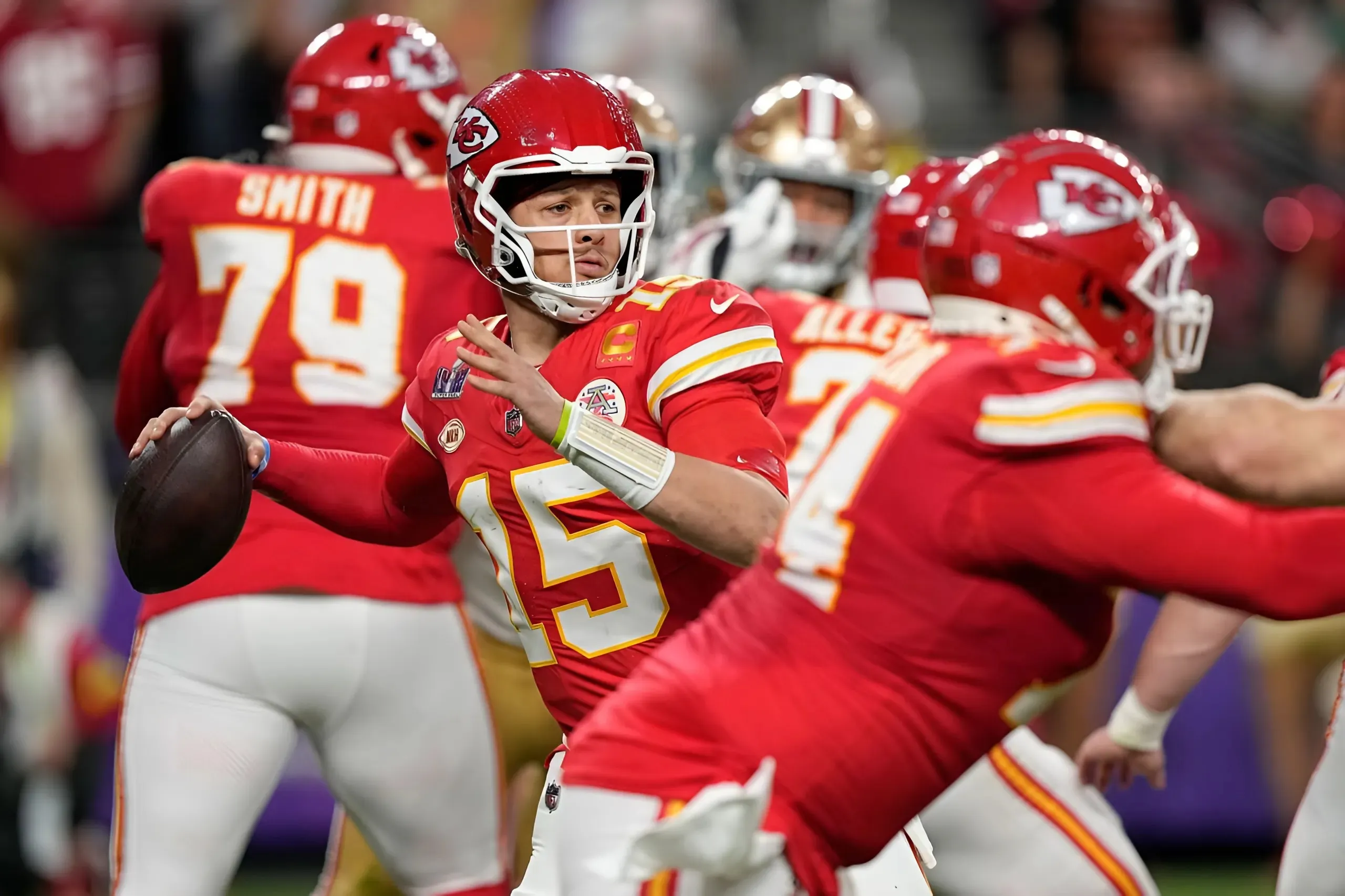 Chiefs QB Patrick Mahomes Under Scrutiny for ‘Ridiculous’ Sideline Scramble vs 49ers