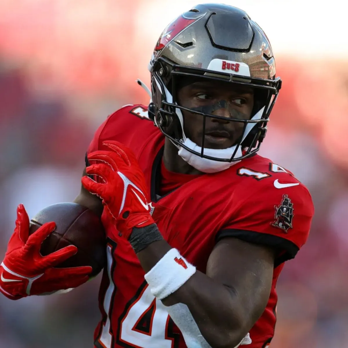 Buccaneers' Chris Godwin carted off the field vs. Ravens due to injury