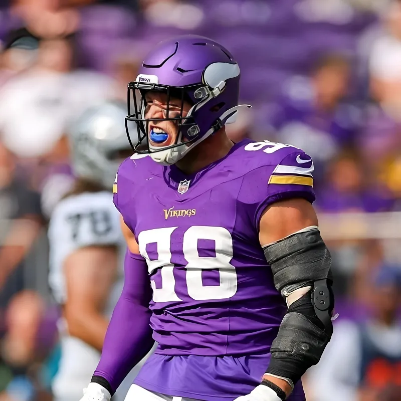 Minnesota Vikings Sign Fan Favorite Rookie to Active Roster, Dump Tight End